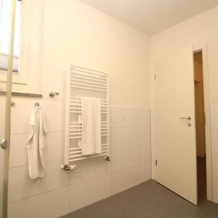 Apartment Appartementhaus Ostseebrise 1 Kuehlungsborn
